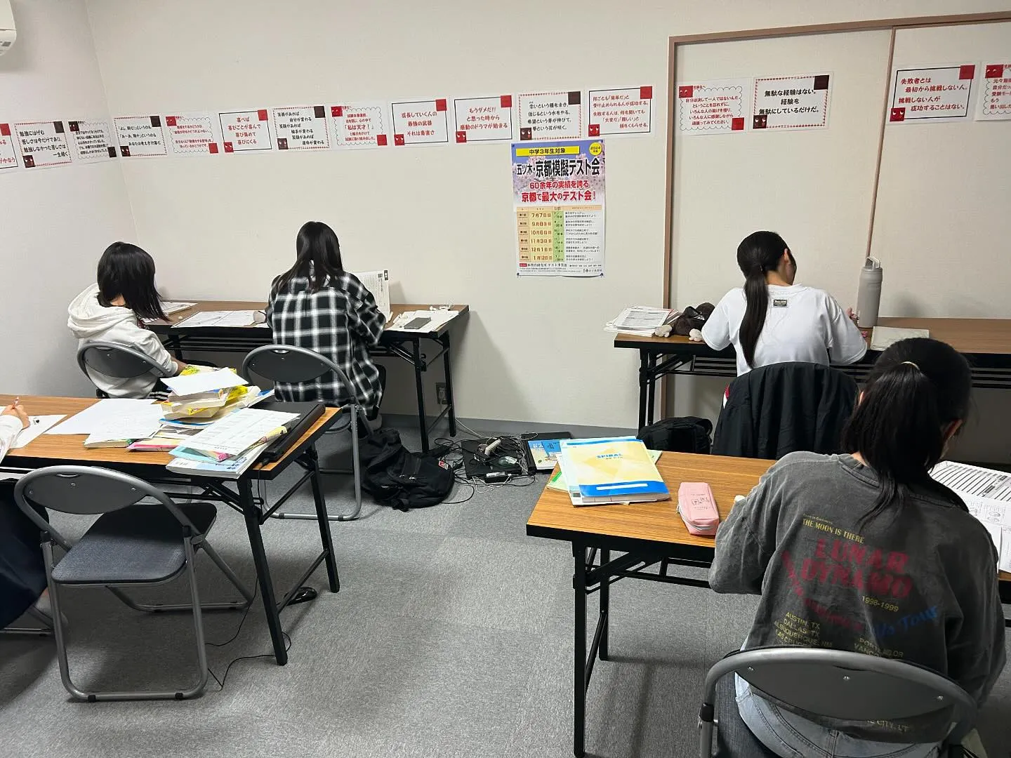 明日のテストに向けて勉強中、勉強したとこらはしっかり出来るよ...